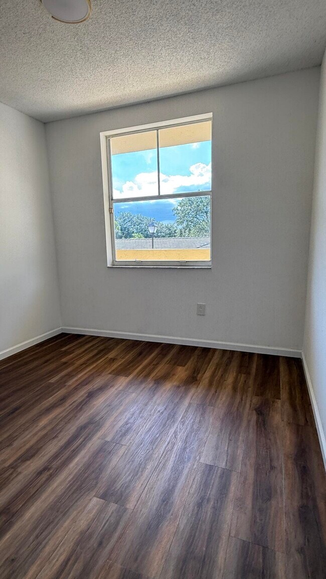 Building Photo - 2080 Greenview Shores Blvd