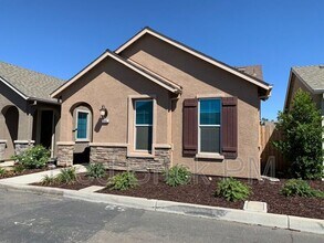 Building Photo - 816 Castellona Dr