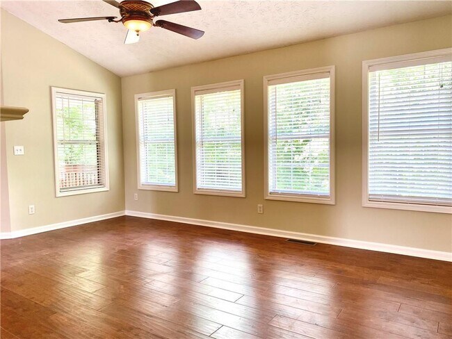 Building Photo - 332 Kirkwell Ives Dr
