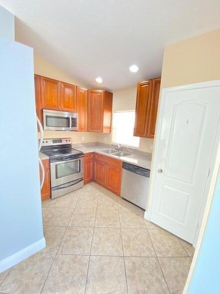 Foto del edificio - 4828 Cambridge St