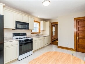 Building Photo - 153 Alder St