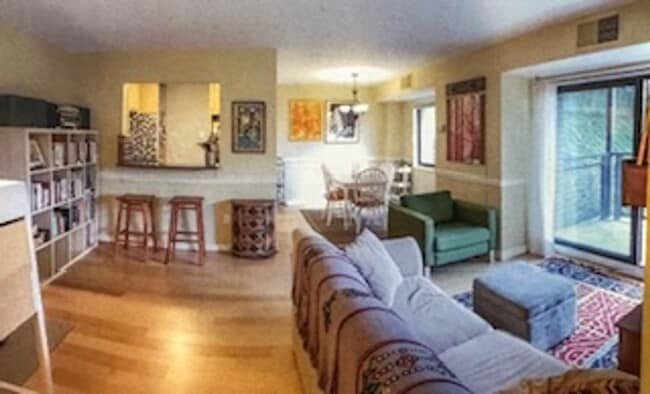 Building Photo - Fantastic 2BR/1BA with Parking & Secured Entry in Takoma Park