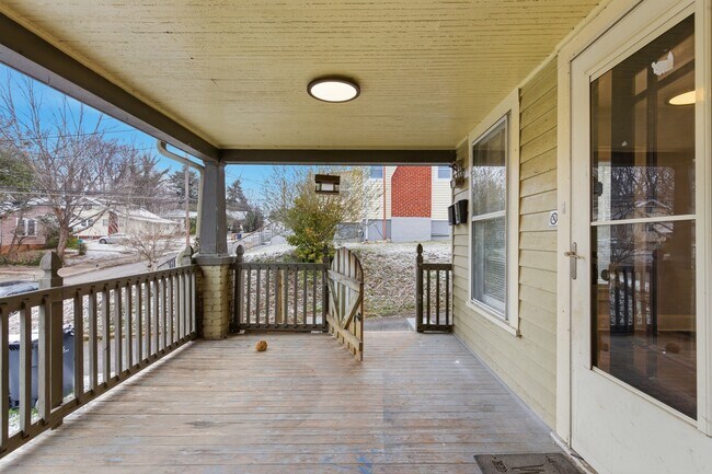 Foto del edificio - 1602 Branson Ave