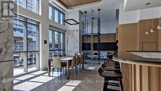 Photo du bâtiment - 65 Annie Craig Dr