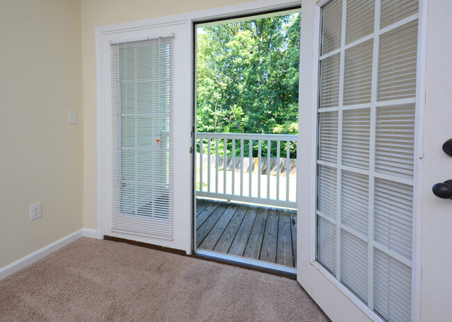 Building Photo - Beautiful 2-Bedroom Apartment available NOW!