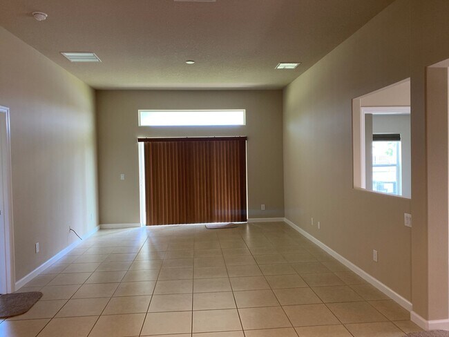 Building Photo - Bay Meadows Lakes Gated Community!!!