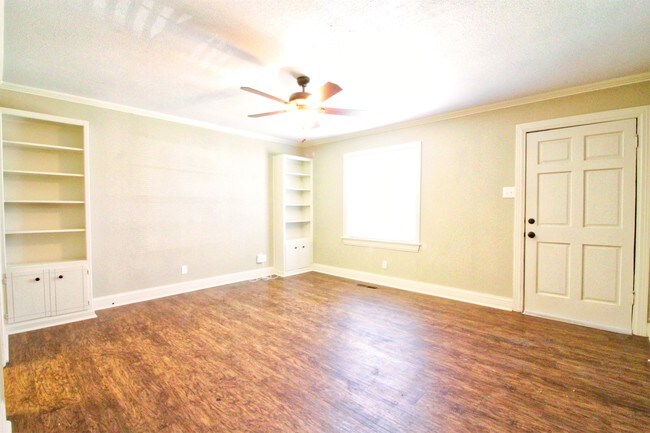 Foto del edificio - 303 N 43rd St