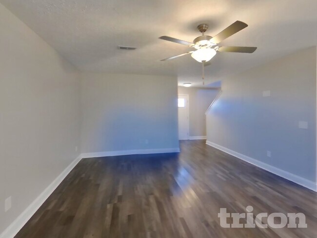 Foto del edificio - 716 Cedar Ln