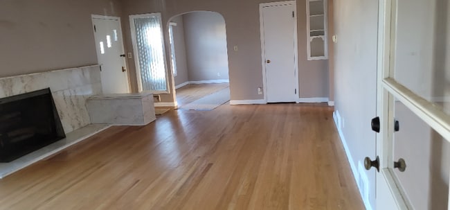 Building Photo - 1392 How Ln