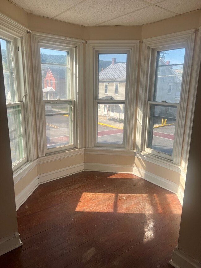 Building Photo - 302 N Baltimore Ave