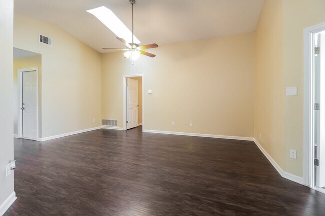 Building Photo - 4218 Fox Hollow Cir