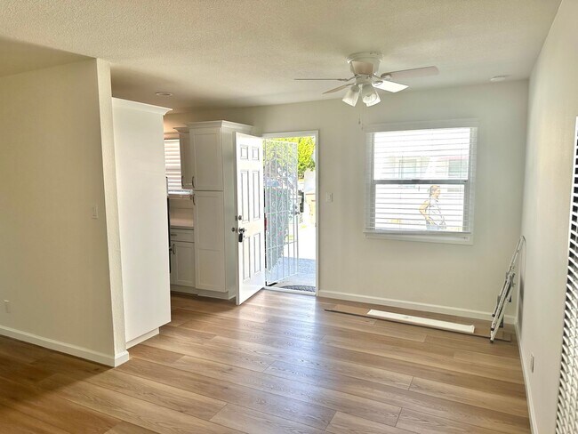 Foto del edificio - 6032-6040 Woodland St