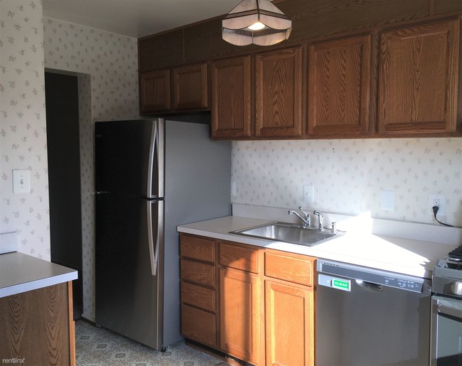 Building Photo - 3 br, 2.5 bath Townhome - 2384 Sun Valley Cir