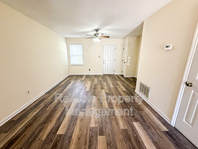 Foto del edificio - 323 S Moore St