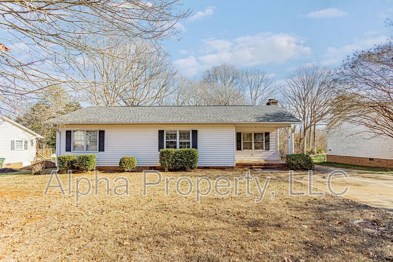 Primary Photo - 203 Willow Branch Dr
