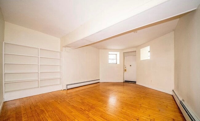 Foto del edificio - 1728 Beacon St