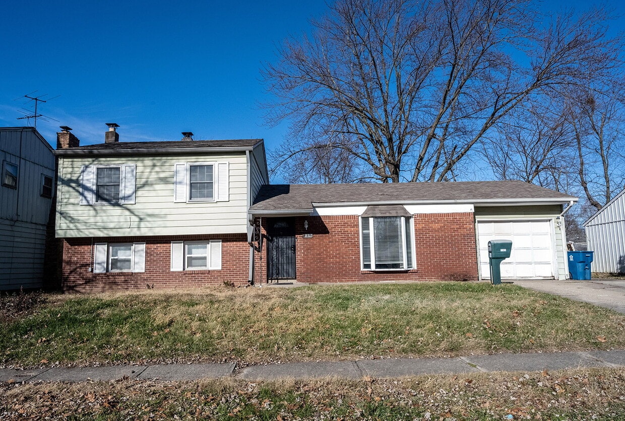 "Charming 3-Bed, 2-Bath Gem on E 35th St w... - "Charming 3-Bed, 2-Bath Gem on E 35th St w...
