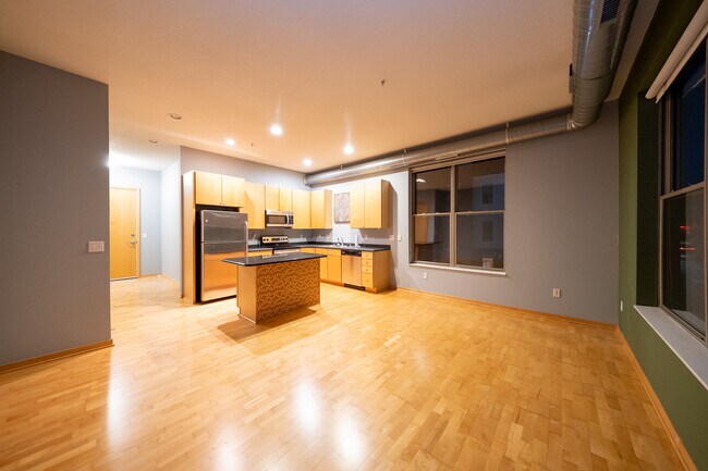 Building Photo - 3640 Wooddale Ave S