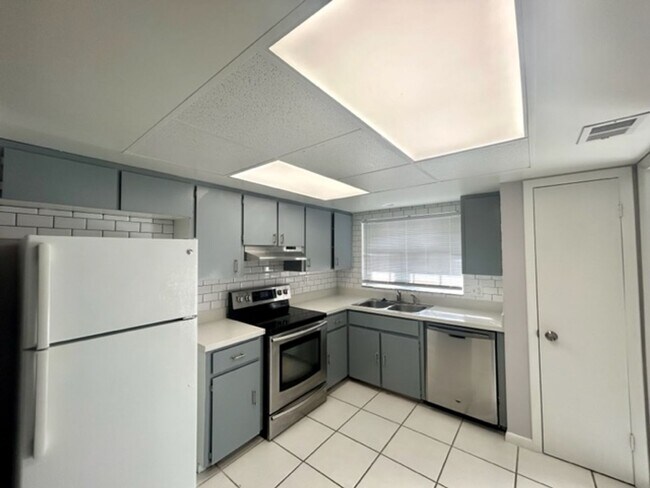 Foto del edificio - **Available Now!!** 2 Bedroom 2 Bathroom C...
