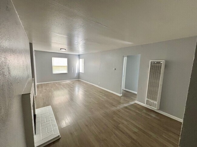 Building Photo - Great 3 Bed 1 Bath House with Garage in Richmond - AVAILABLE NOW !!!