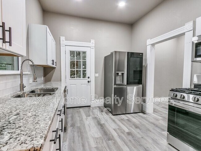 Building Photo - 503 E Springer Ave