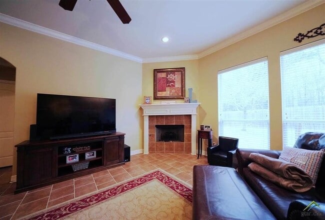 Foto del edificio - 5934 Grace Ave