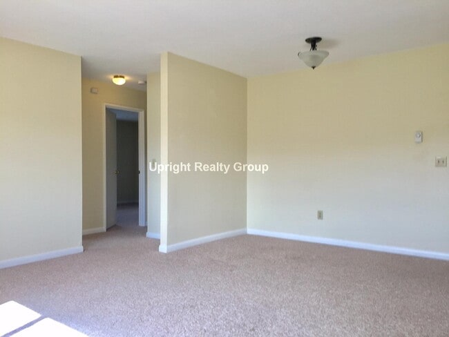 Building Photo - 64-66 Mayflower Ave. Unit 7