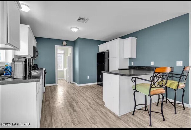 Foto del edificio - 334 E Bayview Ave