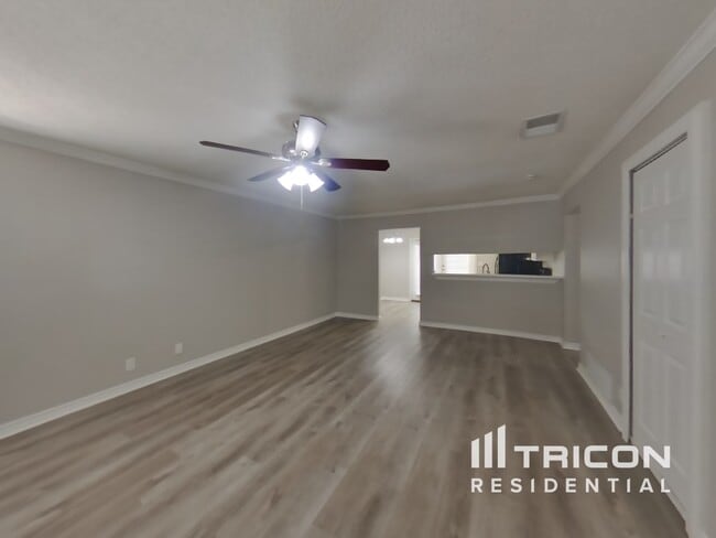 Building Photo - 206 Royal Dr