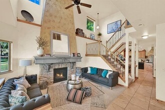 Building Photo - 5176 Fairview Loop