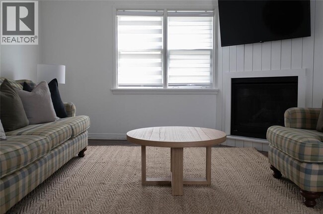 Photo du bâtiment - 7424 Lakeshore Rd