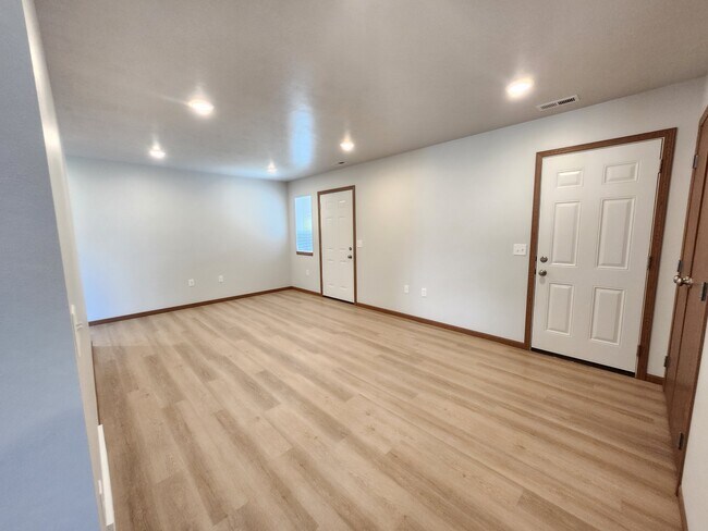 Building Photo - 5714 Radiant Pl