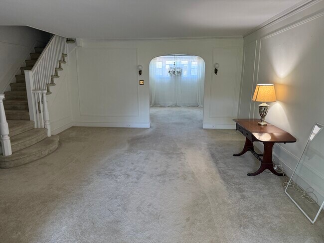 Foto del edificio - 5637 Wyndale Ave