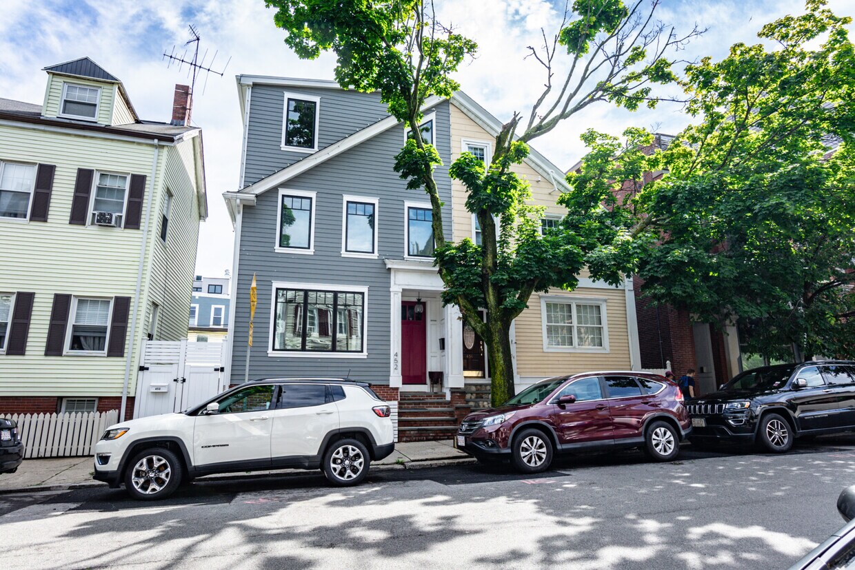 Primary Photo - 452 W 4th St