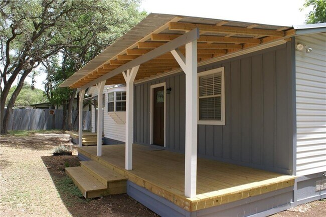 Building Photo - 808 Creek Rd