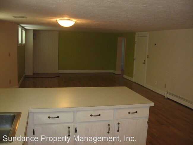Building Photo - 2 br, 1 bath House - 2253 NW Irving St.