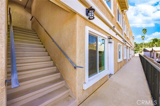 Building Photo - 5639 Huntington Dr