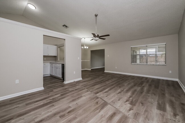 Foto del edificio - 7964 Putnam Cir