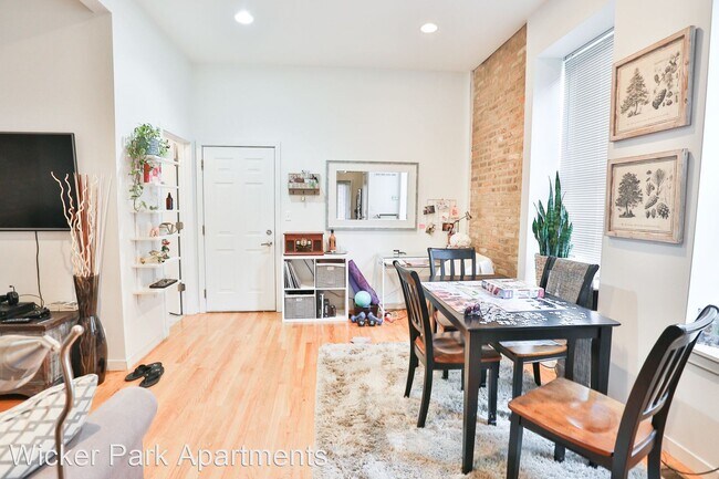 Foto del edificio - 838 N Hoyne Ave
