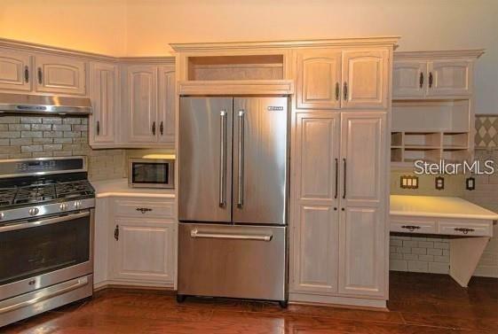 Foto del edificio - 4829 Shoreline Cir