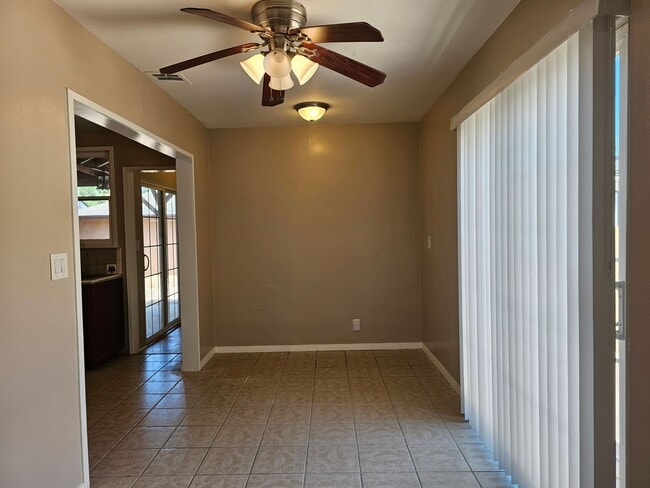 Building Photo - 4 Bedrooms and 3 Bathrooms in Winnetka