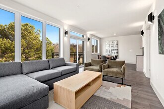 Building Photo - 10 Riordan Rd