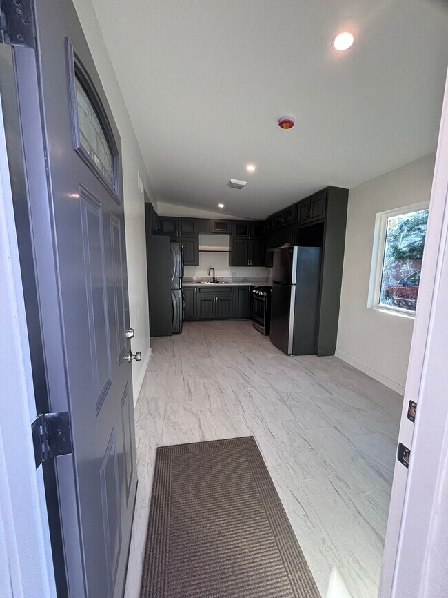 Foto del edificio - 7329 Mason Ave