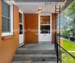 Building Photo - 2717 S Burdick St