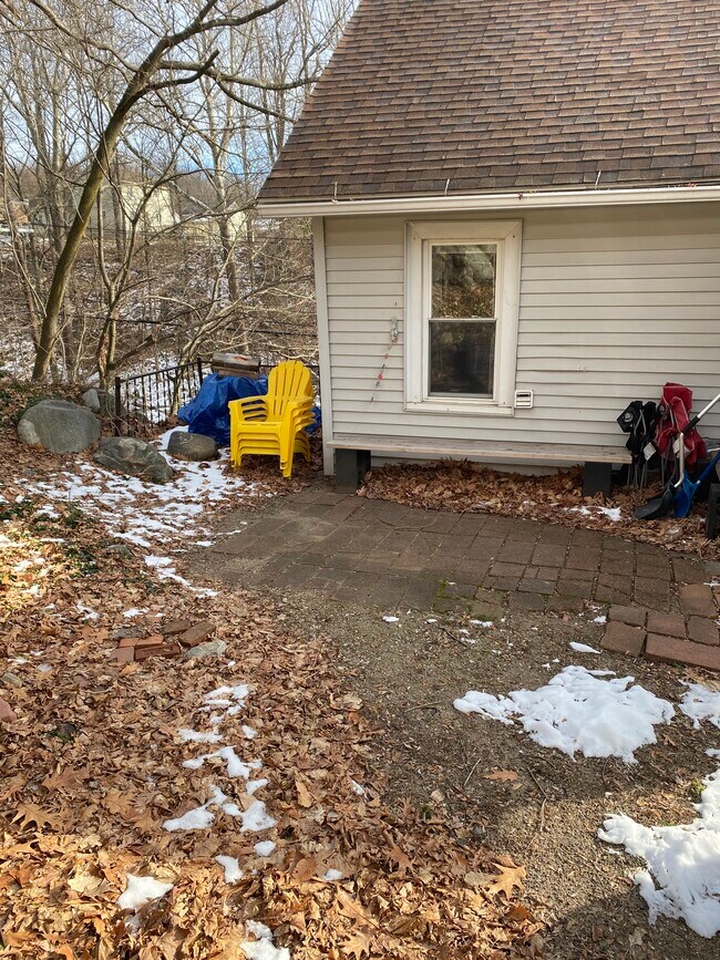 Ground floor entrance with small private yard - 182 Prospect St