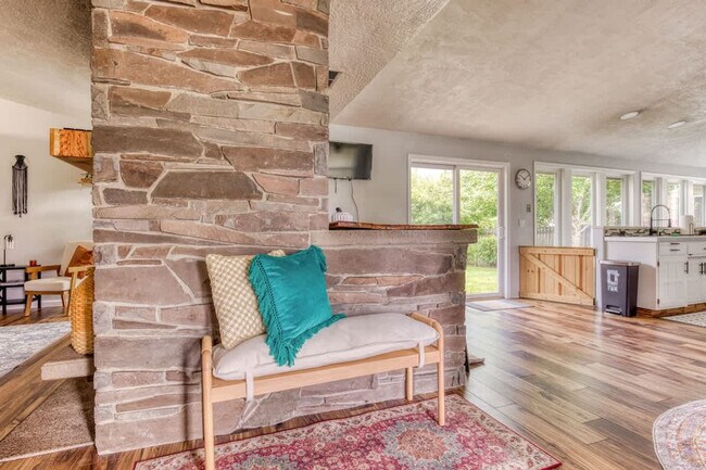 Foto del edificio - 353 Brightwood Ct