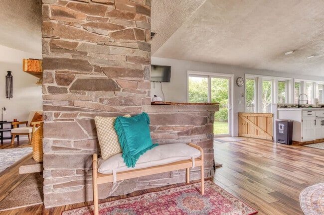 Building Photo - 353 Brightwood Ct