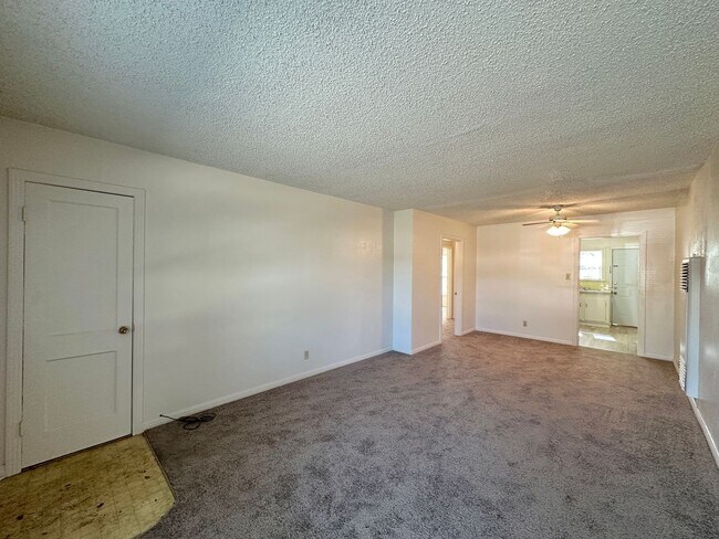 Foto del edificio - 1006-1008 Williamson Dr