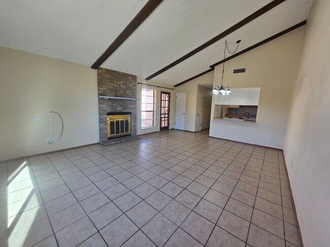 Foto del edificio - 2307 N Grand Ave