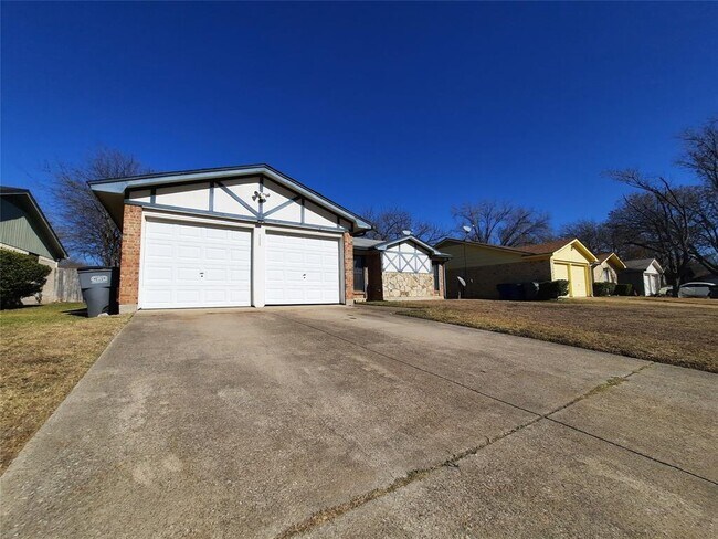 Building Photo - 1121 Nancy Ln
